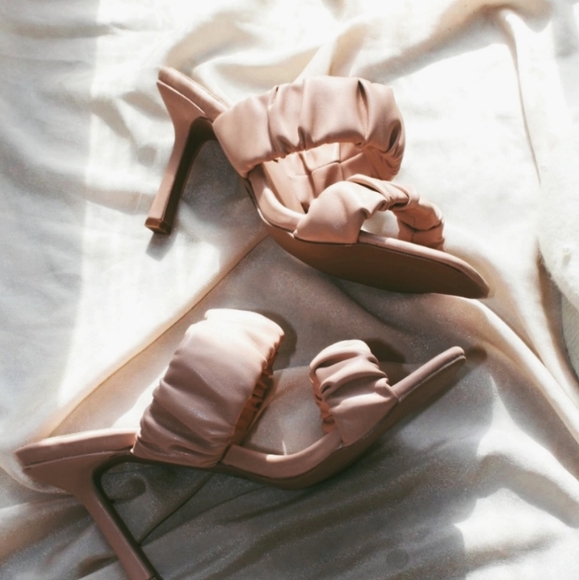 🚨FEW PAIRS LEFT// Double Ruched bllush Sandal - Picture 5 of 5